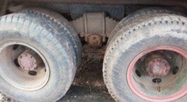 HINO ZM 285 HP EP100 TURBO สิบล้อดั๊มพ์ 2 เพลา กระบะดั๊มพ์เหล็ก 12 ตันสภาพดีสวยพร้อมบรรทุกหนักได้เลย เครื่องแรงดีไม่มีเยิ้ม หัวเก๋ง HINO FR วางใหม่ภายในเก๋งคอนโซลสวยครบ พวงมาลัยเพาเวอร์ เบรคลม ช่วงล่างใหญ่ ZM 8 น็อต คัชซีสวยไม่มีแตกบวม ยางสภาพดีประมาณ 70\%