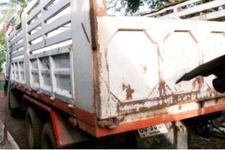 HINO ZM 285 HP EP100 TURBO สิบล้อดั๊มพ์ 2 เพลา กระบะดั๊มพ์เหล็ก 12 ตันสภาพดีสวยพร้อมบรรทุกหนักได้เลย เครื่องแรงดีไม่มีเยิ้ม หัวเก๋ง HINO FR วางใหม่ภายในเก๋งคอนโซลสวยครบ พวงมาลัยเพาเวอร์ เบรคลม ช่วงล่างใหญ่ ZM 8 น็อต คัชซีสวยไม่มีแตกบวม ยางสภาพดีประมาณ 70\%