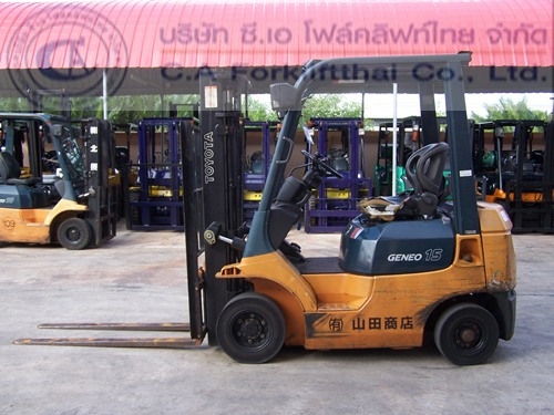 ขายรถ โฟล์คลิฟท์ TOYOTA รุ่น 7FD15