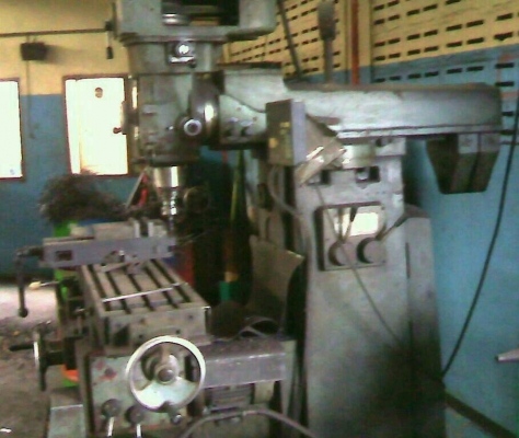 ขายมิลลิ่ง ใต้หวัน ยี้ห้อ ต้าลี่ เบอร์4 มีออโต้ฟีด ช้าย-ขวา มีกัดหน้าอก มีโตงเตงกัดมีดเดี่ยว คัตเตอร์ มีแกนครบ มีลิเนี่ย 2 แกน ใช้งงานได้ปกติ ไม่แพง