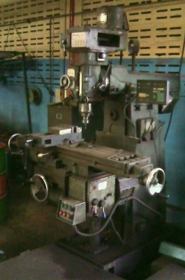 ขายมิลลิ่ง ใต้หวัน ยี้ห้อ ต้าลี่ เบอร์4 มีออโต้ฟีด ช้าย-ขวา มีกัดหน้าอก มีโตงเตงกัดมีดเดี่ยว คัตเตอร์ มีแกนครบ มีลิเนี่ย 2 แกน ใช้งงานได้ปกติ ไม่แพง