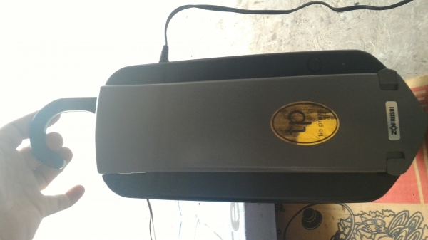 เครื่องรีดเนคไทใหม่ๆ ZOJIRUSHI จากญี่ปุ่น ทำหน้าช่วยให้เนคไทเรียบสวย ไม่ทำให้เนคไทเสีย