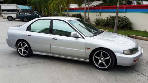 ขายสด และ รับเทิร์น  Honda accord 2.2 Vtec ปี 95 เกียร์ธรรมดา