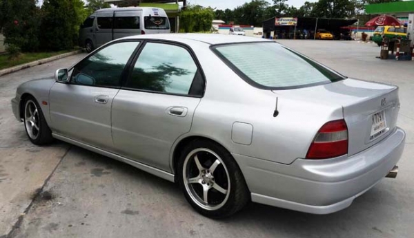ขายสด และ รับเทิร์น  Honda accord 2.2 Vtec ปี 95 เกียร์ธรรมดา