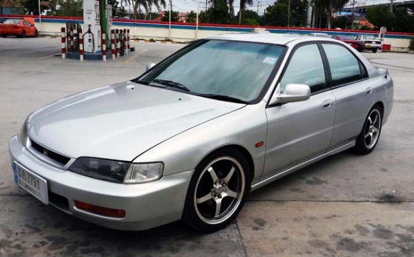 ขายสด และ รับเทิร์น  Honda accord 2.2 Vtec ปี 95 เกียร์ธรรมดา