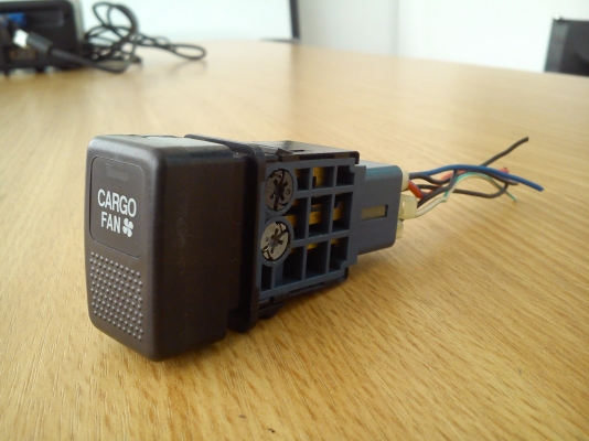 สวิตช์ CARGO FAN ทรงตั้ง ยี้ห้อ NILES JAPAN