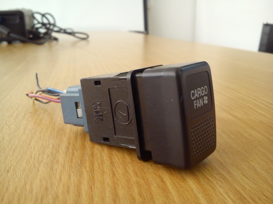 สวิตช์ CARGO FAN ทรงตั้ง ยี้ห้อ NILES JAPAN