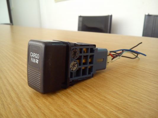 สวิตช์ CARGO FAN ทรงตั้ง ยี้ห้อ NILES JAPAN