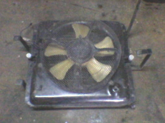 แผงแอร์รถตู้หัวจรวดของแท้ มีพัดลม บังลมกันหินตาข่ายพร้อม รับประกันไม่รั่วไม่ซึม 1900บาท อยู่ดอนเมืองTEL0890671028 ID Line arnat1028