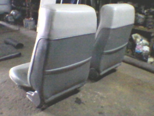 เบาะคู่หน้ารถตู้คอมมูเตอร์ หุ้มหนังแปลงทรง พร้อมขายึด ไม่มีตัวกลาง 4500บาท อยู่ดอนเมืองTEL0890671028 ID Line arnat1028