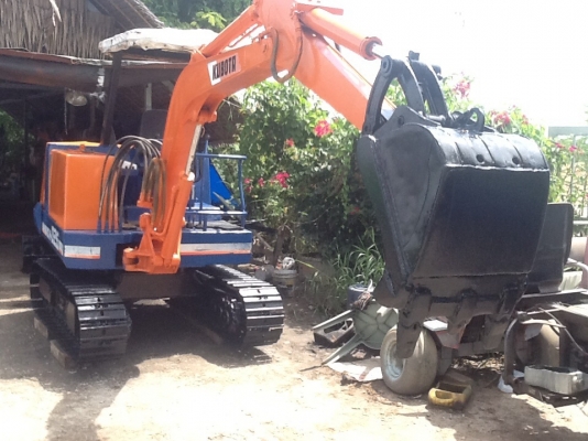รถแบคโฮkubota kh026 สภาพดีพร้อมใช้ เพิ่งเข้าจากญี่ปุ่น ทำสีเรียบร้อยแล้วครับ