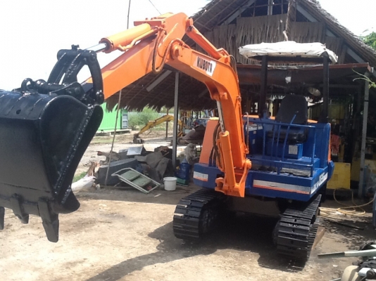 รถแบคโฮkubota kh026 สภาพดีพร้อมใช้ เพิ่งเข้าจากญี่ปุ่น ทำสีเรียบร้อยแล้วครับ