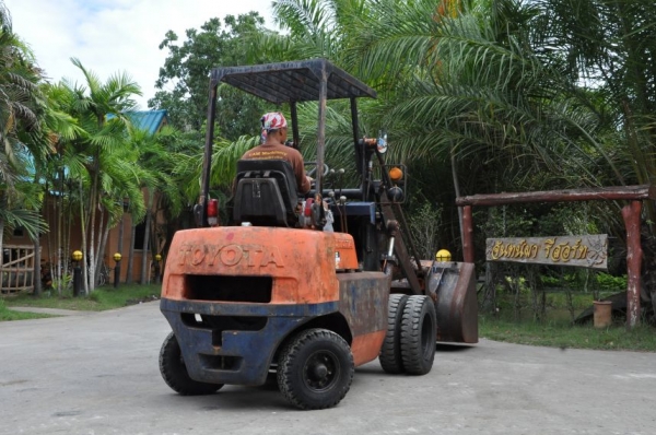 ขายรถตักTOYOTA เบนซิล สวยเดิมจากญี่ปุ่น ยังไม่เคยใช้ในไทย 135,000เท่านั้น!!