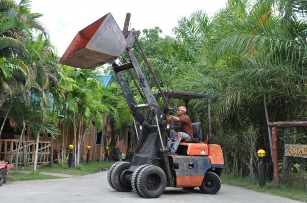 ขายรถตักTOYOTA เบนซิล สวยเดิมจากญี่ปุ่น ยังไม่เคยใช้ในไทย 135,000เท่านั้น!!