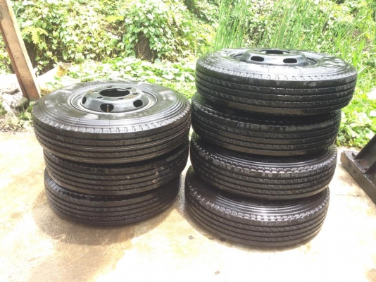 ขายยางใหม่ป้ายแดงถอดออกเก็บไว้ ไม่ได้ใช้ บริดจ์สโตน ยางอาทิตย์3 เดือน8 ปี13 (8.25R16)สวยๆครับ มี7เส้น ขาย 47000 บาท