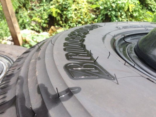 ขายยางใหม่ป้ายแดงถอดออกเก็บไว้ ไม่ได้ใช้ บริดจ์สโตน ยางอาทิตย์3 เดือน8 ปี13 (8.25R16)สวยๆครับ มี7เส้น ขาย 47000 บาท