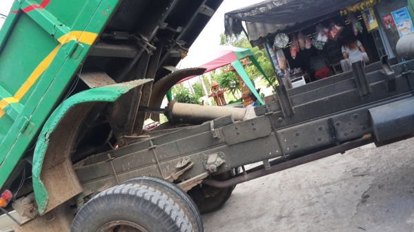 รถ nissun หัวยาวดั้มเครื่อง165แรง พวงมาลัยเพาเวอร์ ช่วงล่างฟูโซ รถพร้อมใช้ เอกสารพร้อมโอน