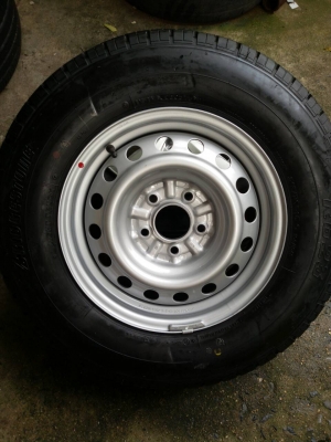 ล้ออะไหล่ พร้อมยาง bridgestone 215 70 15 ปี 15 วงล่ะ 3,000