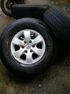 ล้อ TOYOTA ขอบ 16 พร้อมยาง bridgestone ปี 13  265 70 26 ชุดล่ะ 10,500