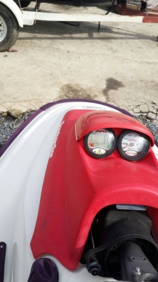 ขายเจ็ตสกีสีแดง SEADOO 800 ยกลำ เครื่องติดได้ค่ะ