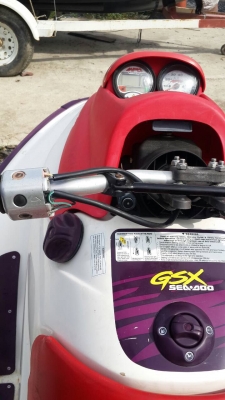 ขายเจ็ตสกีสีแดง SEADOO 800 ยกลำ เครื่องติดได้ค่ะ