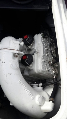 ขายเจ็ตสกีสีแดง SEADOO 800 ยกลำ เครื่องติดได้ค่ะ