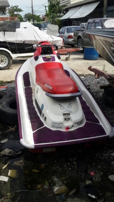 ขายเจ็ตสกีสีแดง SEADOO 800 ยกลำ เครื่องติดได้ค่ะ