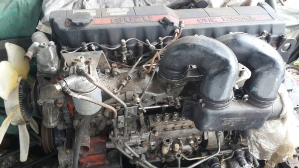 ขายเครื่องอีซูซุเดก้า6HH1สภาพดีมาก195แรงม้าอุปกรครบทุกอย่างพร้อมใช้ยกขึ้นใช้งานใด้เลยราคา95000