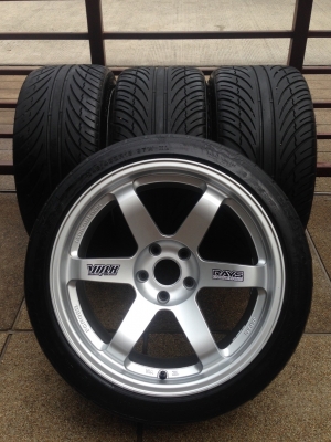 ล้อ VOLK TE37 ขอบ18 สียิงทราย 5/114 หน้า 9นิ้ว หลัง10 นิ้ว พร้อมยางหน้า 245 40 18 หลัง 265 35 18 ปี13 สภาพสวย ไม่มีรอย ล้อ VOLK TE37 ขอบ18 สียิงทราย 5/114 หน้า 9นิ้ว หลัง10 นิ้ว พร้อมยางหน้า 245 40 18 หลัง 265 35 18 ปี13 สภาพสวย ไม่มีรอย