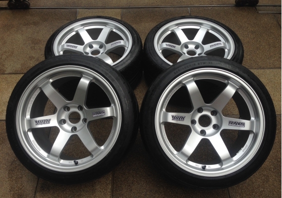 ล้อ VOLK TE37 ขอบ18 สียิงทราย 5/114 หน้า 9นิ้ว หลัง10 นิ้ว พร้อมยางหน้า 245 40 18 หลัง 265 35 18 ปี13 สภาพสวย ไม่มีรอย ล้อ VOLK TE37 ขอบ18 สียิงทราย 5/114 หน้า 9นิ้ว หลัง10 นิ้ว พร้อมยางหน้า 245 40 18 หลัง 265 35 18 ปี13 สภาพสวย ไม่มีรอย