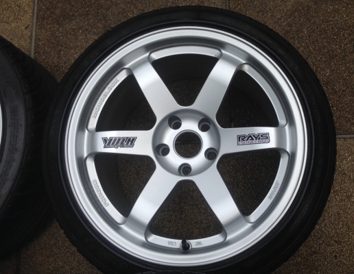 ล้อ VOLK TE37 ขอบ18 สียิงทราย 5/114 หน้า 9นิ้ว หลัง10 นิ้ว พร้อมยางหน้า 245 40 18 หลัง 265 35 18 ปี13 สภาพสวย ไม่มีรอย ล้อ VOLK TE37 ขอบ18 สียิงทราย 5/114 หน้า 9นิ้ว หลัง10 นิ้ว พร้อมยางหน้า 245 40 18 หลัง 265 35 18 ปี13 สภาพสวย ไม่มีรอย