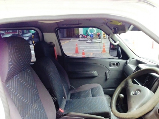 รถตู้ URVAN ZDI