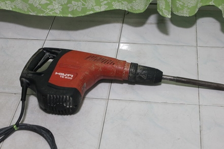 เครื่องสกัดคอนกรีตไฟฟ้า ฮิลติ  ยี่ห้อคุณภาพฝั่งยุโรป สภาพดีพร้อมใช้งานครับ