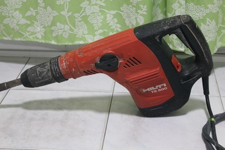 เครื่องสกัดคอนกรีตไฟฟ้า ฮิลติ  ยี่ห้อคุณภาพฝั่งยุโรป สภาพดีพร้อมใช้งานครับ