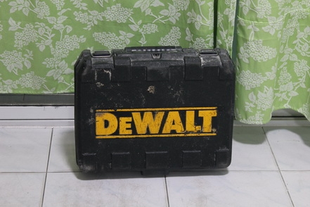 สว่านระบบโรตารี่ ดีวอลล์ ทำงาน 3ระบบ  สภาพพร้อมใช้งานครับ มีกล่องเก็บเรียบร้อย