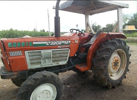 สีนวนจัดให้ สำหรับลูกค้าทุนน้อยแต่อยากได้ของดี มาทางนี้ Kubota(คูโบต้า)DT32แรง โฟร์วิน พวงมาลัยพาวเวอร์ เครื่องฟิต ยางดี เกียร์พร้อม พร้อมใช้งาน มีแต่ตัว