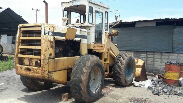 รถตักล้อยางKOMATSU 515 เลี้ยวเอว เก๋งตู้ ...รถสภาพดี พร้อมใช้..