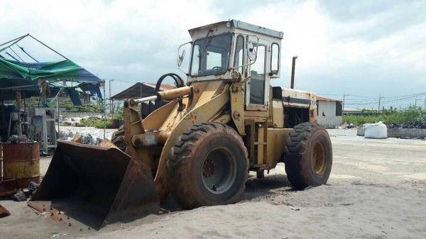 รถตักล้อยางKOMATSU 515 เลี้ยวเอว เก๋งตู้ ...รถสภาพดี พร้อมใช้..