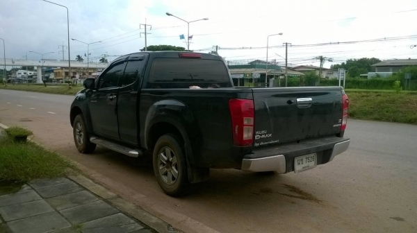 ขาย ISUZU DMAX 2.5 HI-Lander ปี 2013/2556 เครื่องดีไม่เคยแกะ มีกล้องหลัง วิ่งน้อยแค่ 60,000 กม. ขาย ISUZU DMAX 2.5 HI-Lander ปี 2013/2556 เครื่องดีไม่เคยแกะ มีกล้องหลัง วิ่งน้อยแค่ 60,000 กม.