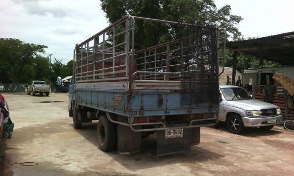 ขาย6ล้อวิ่งมัน วิ่งอ้อย อีซูซุ เสี่ยสั้งลุยปี38 NPR59LU 5-FM ช่วงล่างใหญ่Fหลัง พร้อมคอกเสริมข้าง เอกสารเล่มทะเบียนพร้อมโอน