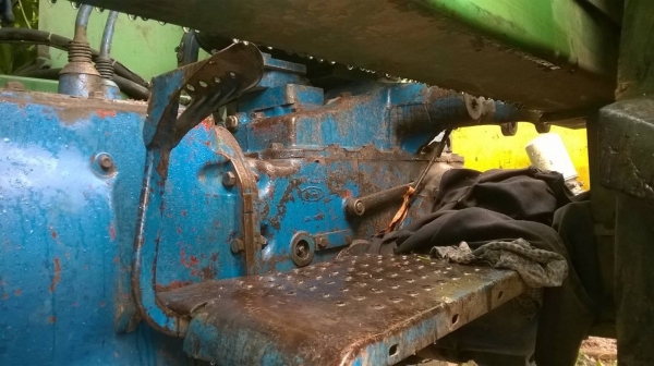 ขายแล้วครับ รถไถ FORD 6600 T5 ติดคีบอวยชัย สภาพสวยพร้อมใช้ทุกอย่าง เอกสารเล่มทะเบียนพร้อมครับ