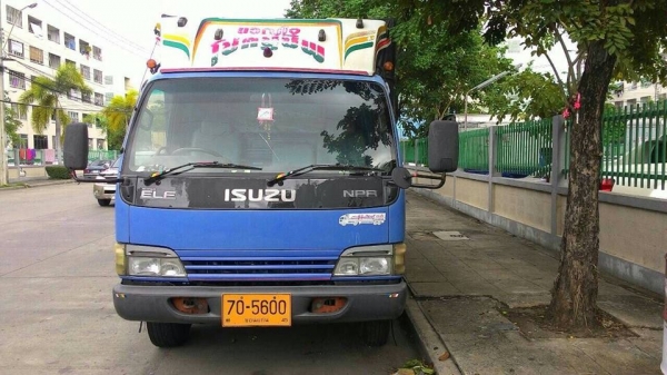 ขาย6ล้ออีซูซุ NPR130 ปี48 แชชซีสวย เครื่องเดิม ภายในสวย แอร์เย็น สภาพพร้อมวิ่งงาน เอกสารเล่มทะเบียนพร้อมโอน
