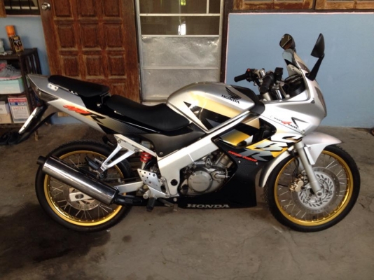 ขายcbr150r สีเท่า-ดำ สภาพดี 1ล้อcomแท้1.4สีทอง ยางmichelinใหม่ๆหน้า225หลัง250 เปลียนเป็นดุมsonic 2โซ่ทองDiDแท้ 3สปริงแต่งแผ่นครัชแต่งพึงเปลียนตัวเครืองเดิมหมด รถวิ่งน้อย ราคา21900บาท โทร0924462525โส