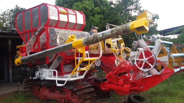 ขายรถเกี่ยวศักดิพัฒนาอุ้มจะเก็บรายละเอียดบิ้วใหม่ให้พร้อมเกี่ยวราคา580000บาท