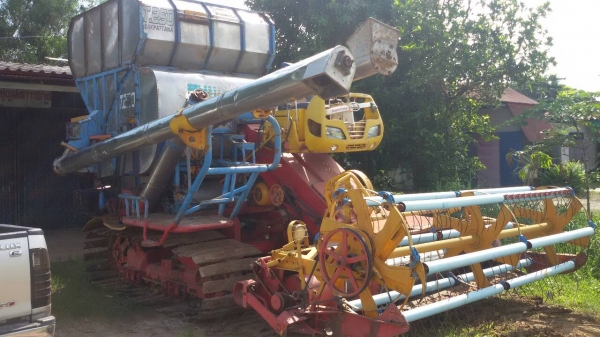 ขายรถเกี่ยวศักดิพัฒนาอุ้มจะเก็บรายละเอียดบิ้วใหม่ให้พร้อมเกี่ยวราคา580000บาท