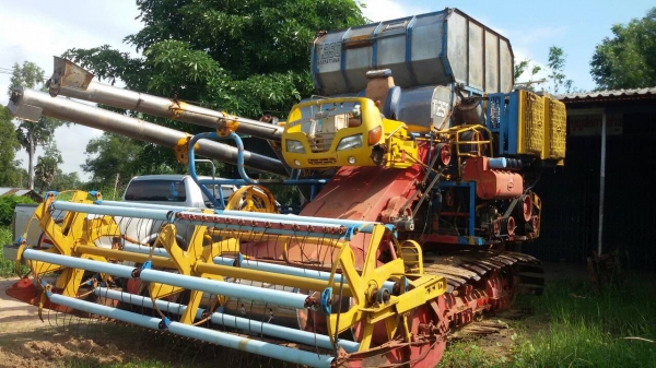 ขายรถเกี่ยวศักดิพัฒนาอุ้มจะเก็บรายละเอียดบิ้วใหม่ให้พร้อมเกี่ยวราคา580000บาท