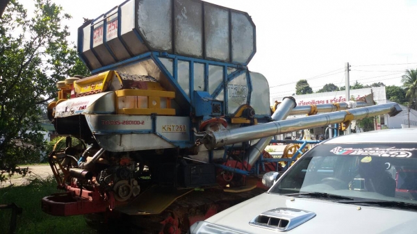 ขายรถเกี่ยวศักดิพัฒนาอุ้มจะเก็บรายละเอียดบิ้วใหม่ให้พร้อมเกี่ยวราคา580000บาท