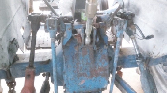 FORD 3000 T3 เพลาเดียว รถสภาพดีพร้อมใช้งานได้เลยครับ ไม่มีอุปกรณ์นะครับขายตามสภาพ เครื่องยนต์ 3 สูบแรงดีเดิมๆไม่มีเยิ้ม ระบบเกียร์ใช้งานได้ปกติดีไม่มีปัญหา ช่วงล่างยางสภาพดี 65\% พร้ิมใช้งาน เอกสารสัญญาซื้อขาย ราคาต่อรองได้ครับ