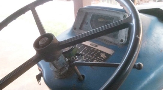 FORD 3000 T3 เพลาเดียว รถสภาพดีพร้อมใช้งานได้เลยครับ ไม่มีอุปกรณ์นะครับขายตามสภาพ เครื่องยนต์ 3 สูบแรงดีเดิมๆไม่มีเยิ้ม ระบบเกียร์ใช้งานได้ปกติดีไม่มีปัญหา ช่วงล่างยางสภาพดี 65\% พร้ิมใช้งาน เอกสารสัญญาซื้อขาย ราคาต่อรองได้ครับ