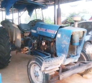 FORD 3000 T3 เพลาเดียว รถสภาพดีพร้อมใช้งานได้เลยครับ ไม่มีอุปกรณ์นะครับขายตามสภาพ เครื่องยนต์ 3 สูบแรงดีเดิมๆไม่มีเยิ้ม ระบบเกียร์ใช้งานได้ปกติดีไม่มีปัญหา ช่วงล่างยางสภาพดี 65\% พร้ิมใช้งาน เอกสารสัญญาซื้อขาย ราคาต่อรองได้ครับ